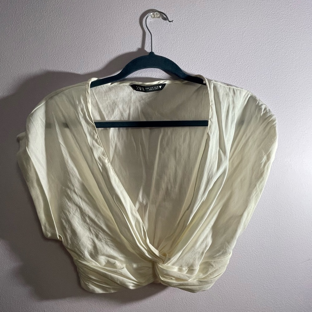 Super flirty, fun open front tank. Wide shoulder. Zara. Size Small.
